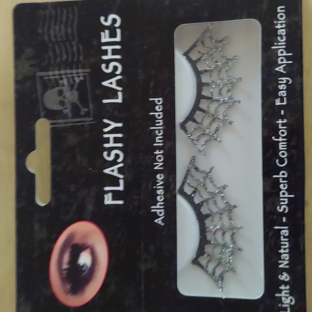 Flashy Lashes - Picture 7 of 7